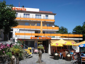 Отель Adrenalin Backpackers Hostel  Браунвальд